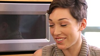 Twistys – Mom Adria Rae fucks step daughter Kendra Lust in the kitchen