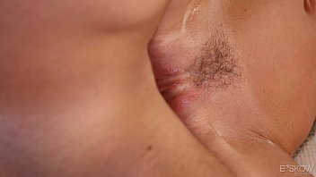 LOAN4K. Hottie e senza soldi quindi perche si toglie i vestiti